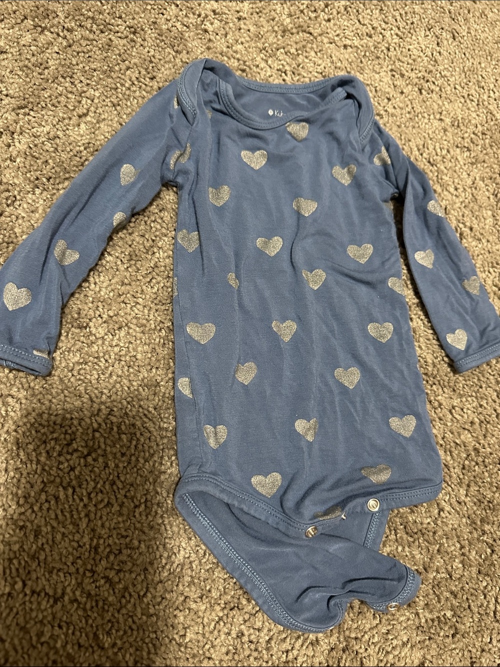 Kyte BABY Blue Long-Sleeve Bodysuit with Silver Hearts